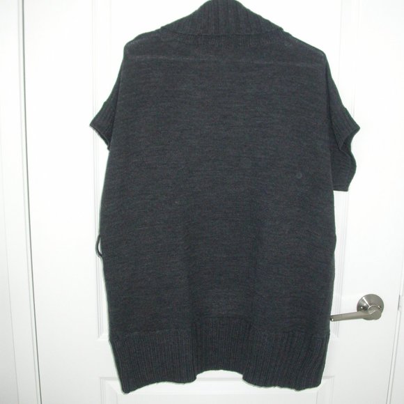 Grey Short Sleeved Sweater - Picture 4 of 4